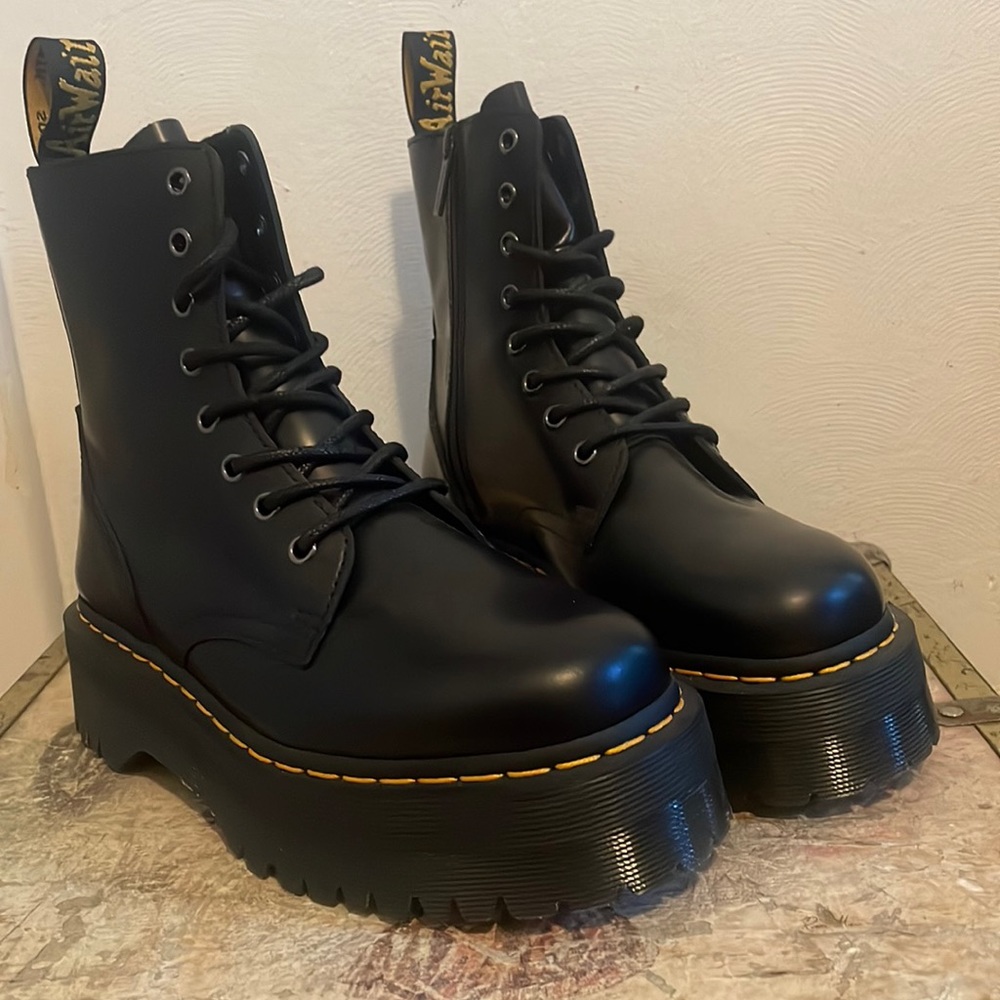 Jadon Platform 8-eye boots